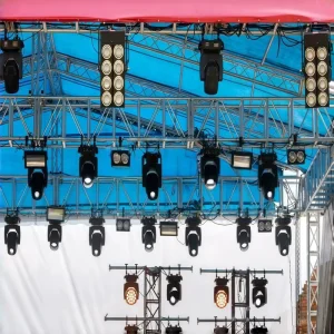 Big Concert Used Galvanized Steel Layer Truss Light Weight Quick Installation 4m Length 750kg Load Capacity Background