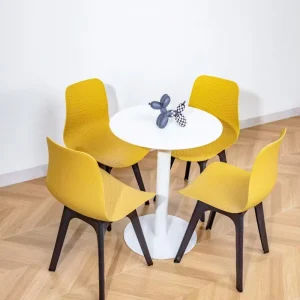 Commercial Negotiation Table and PP Plastic Stacking Chair Combination for Restaurant and Shop Use