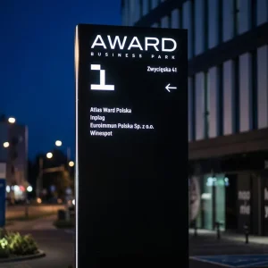 Custom Hotel Light Box Front Logo Standing LED-Illuminated Wayfinding Pylon Sign