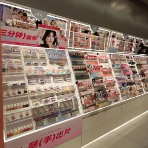 Custom LED Cosmetic Display Stand with LED Lighting for Supermarket Makeup Modern Retail Shelf