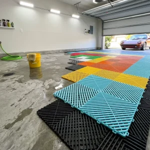Customized Modern Anti-Slip Waterproof Click-Interlocking Plastic Garage and Workshop Floor Tiles with 5-Year Service Life