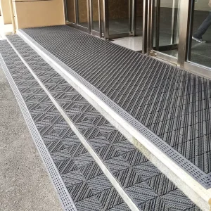 High Quality Customized Design Mats with Logo Durable Scrape Off Interlocking Blocking Mat Anti Slip EVA Modular Floor Mat