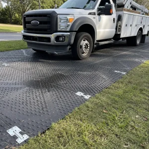 Oilfield Construction Temporary Road Mats Heavy-Duty HDPE Access Panels for Mud, Swamp, and Ground Protection