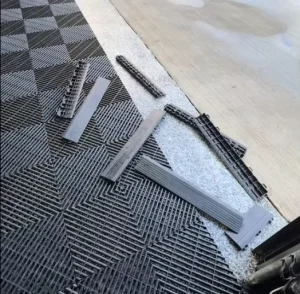 Plain Anti-Slip Click-Interlocking PP Garage Floor Tiles