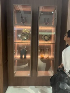 Transparent Large-Capacity Glass Display Cabinet for Living Room, Bedroom, Mall, or Retail Store